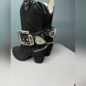 Women's Dolls Kill black rhinestone western/cowgirl boots. Size 7.